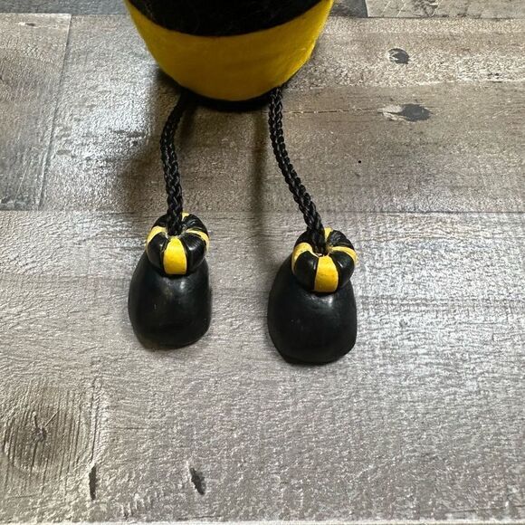 Russ Vintage Be Mine Bumble Bee Black Yellow with Dangle Legs Missing Heart - Picture 11 of 12